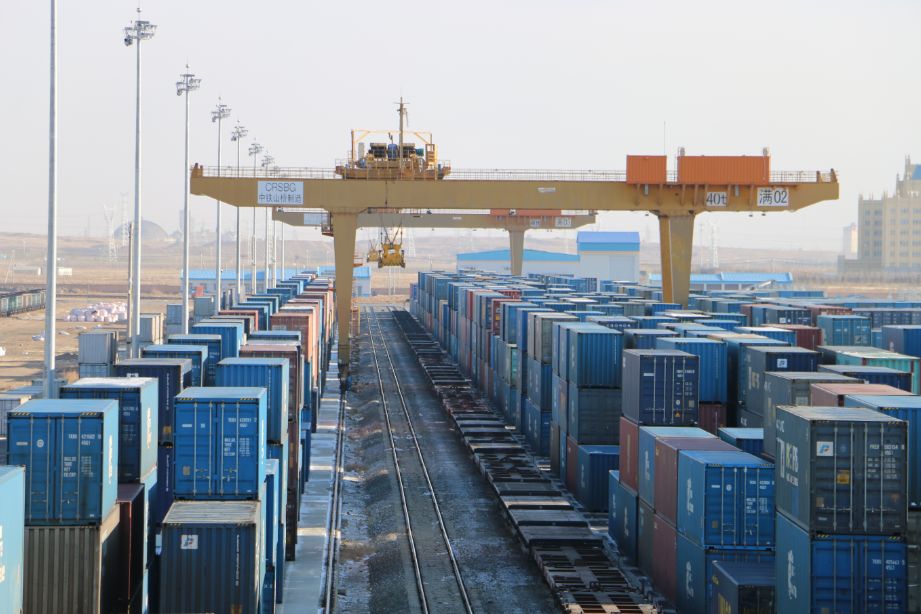 滿洲里口岸中歐班列突破3000列 日用品貿(mào)易的強勁引擎與區(qū)域經(jīng)濟新動力